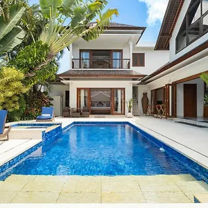 Kashantre Villa, Spacious 4 Bedroom Near Legian Seminyak (Bali)