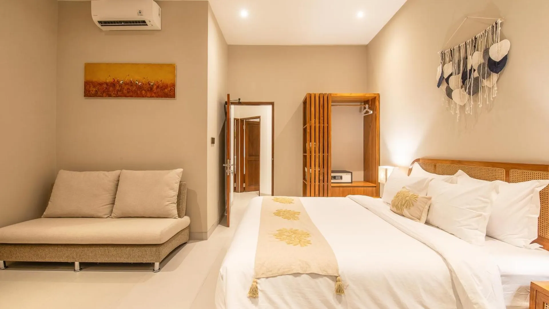 Amazing 4 Bd With Ricefield View Seminyak Vila
