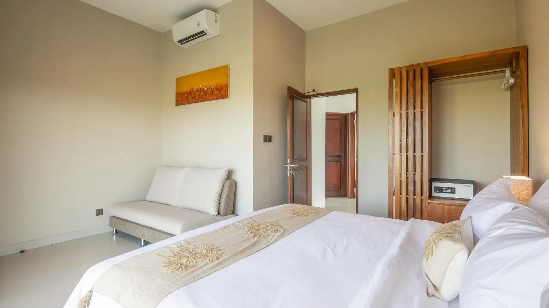 Amazing 4 Bd With Ricefield View Seminyak Vila